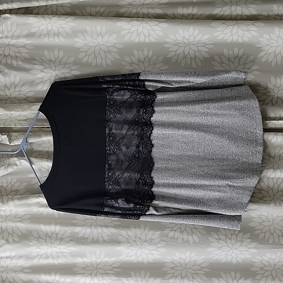 3/$15 Maurice's Knot Top, size Medium - Picture 10 of 10